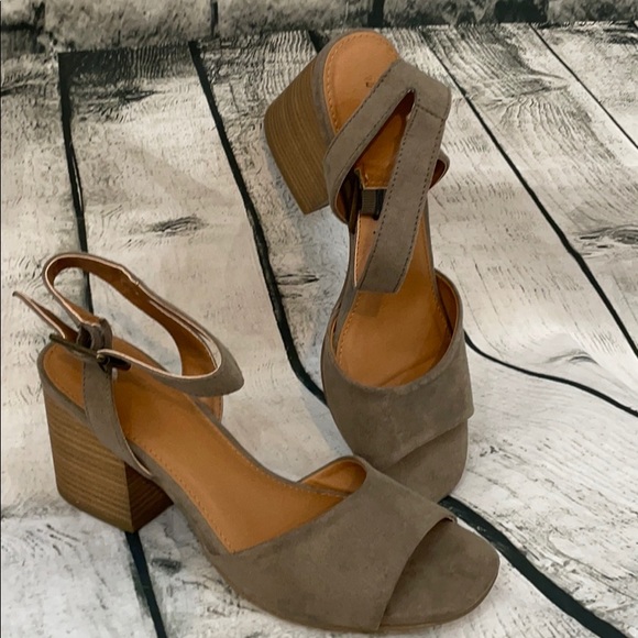 Universal Thread Shoes - Universal Thread open toe heels